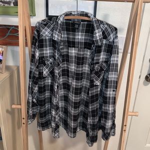 Torrid size 3 plain button down